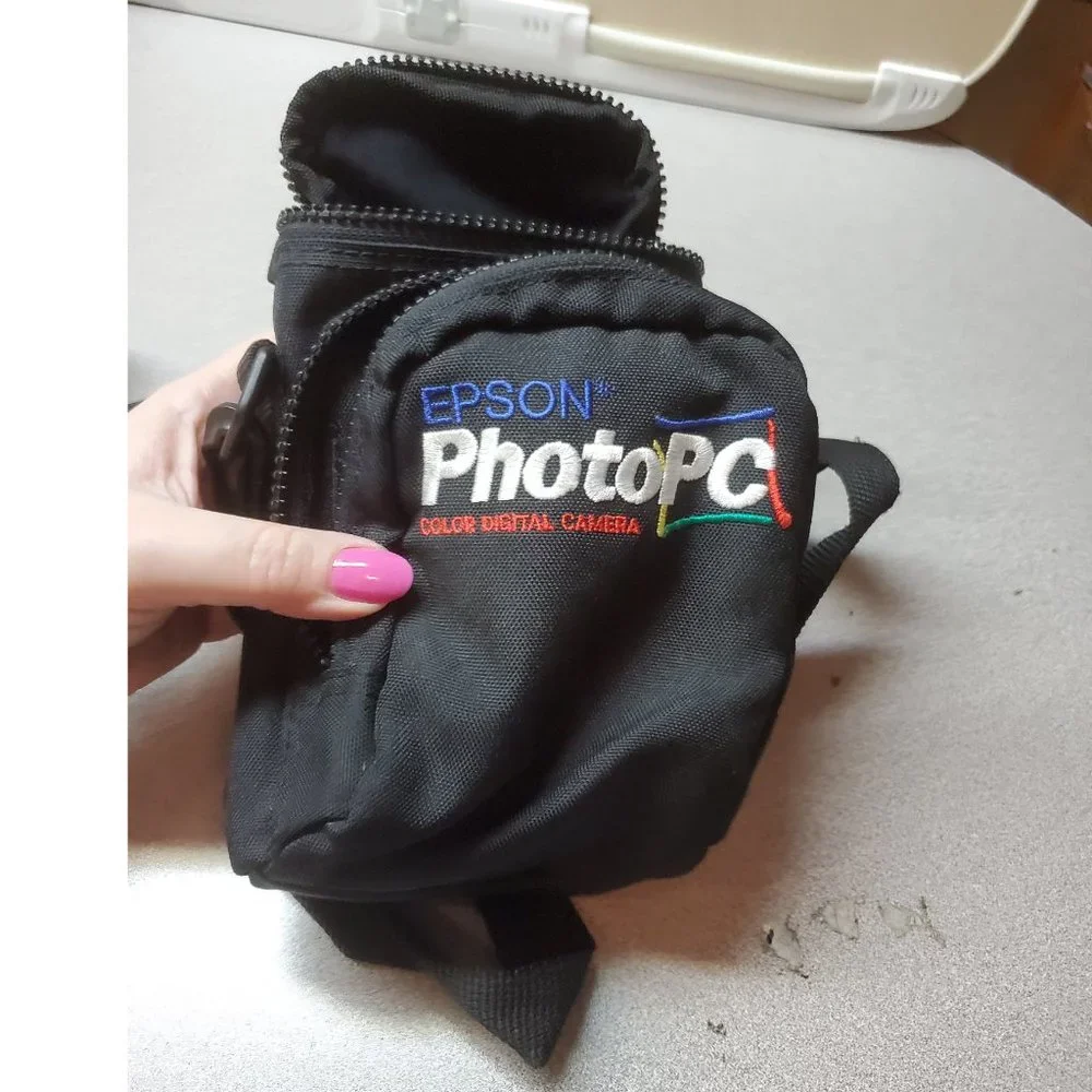 Epson PhotoPC 750Z Digital Camera - Case & CF Card Included